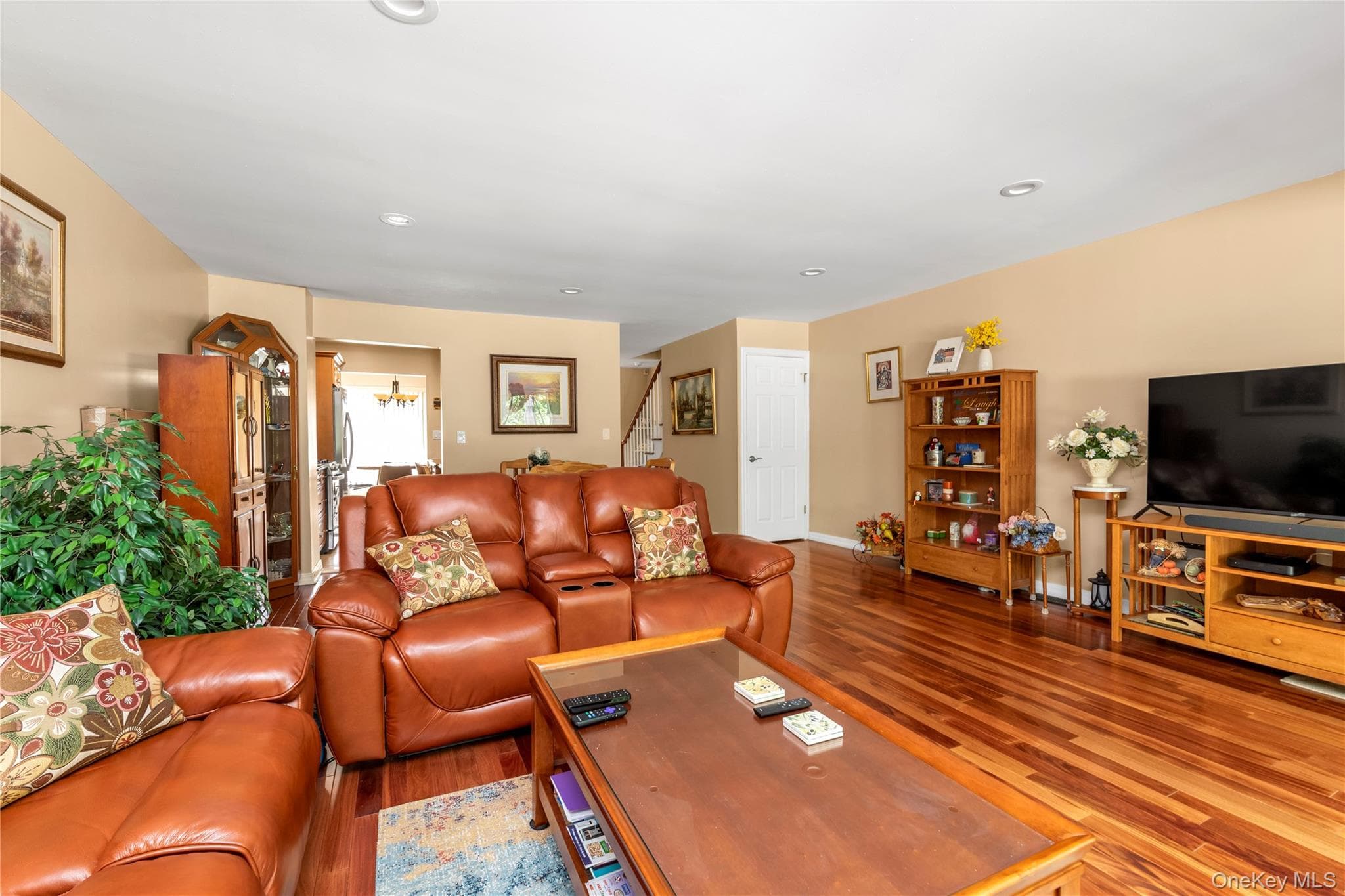 2189 Jerusalem Avenue thumbnail 2