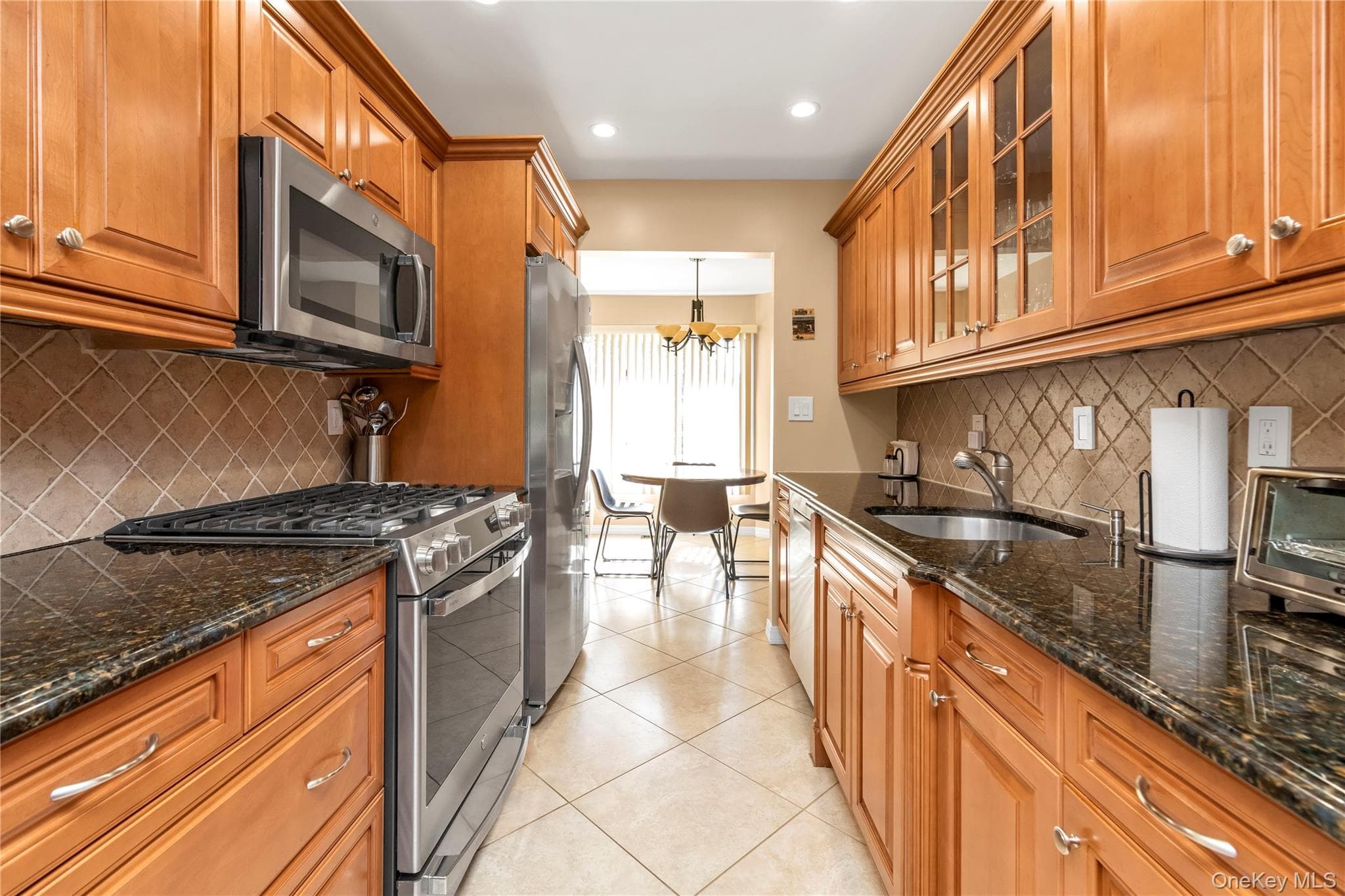 2189 Jerusalem Avenue thumbnail 8