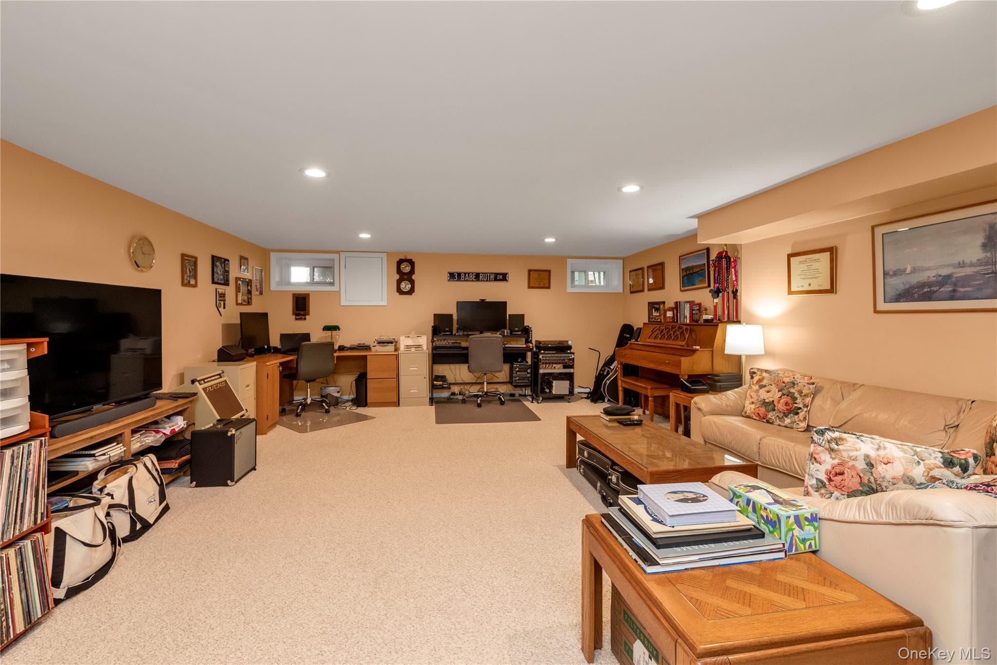 2189 Jerusalem Avenue thumbnail 16