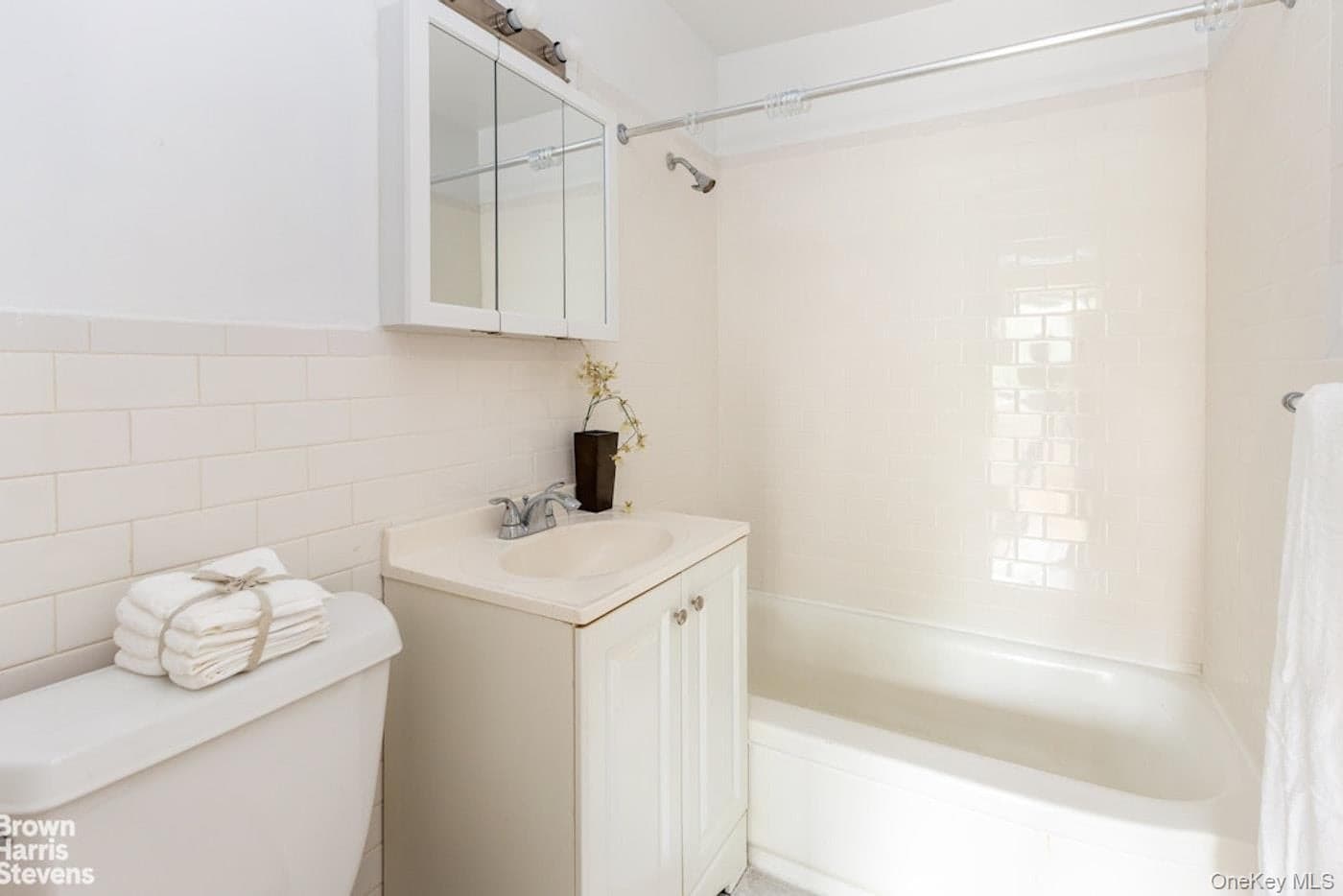 3671 Hudson Manor Terrace Unit: 4F thumbnail 3