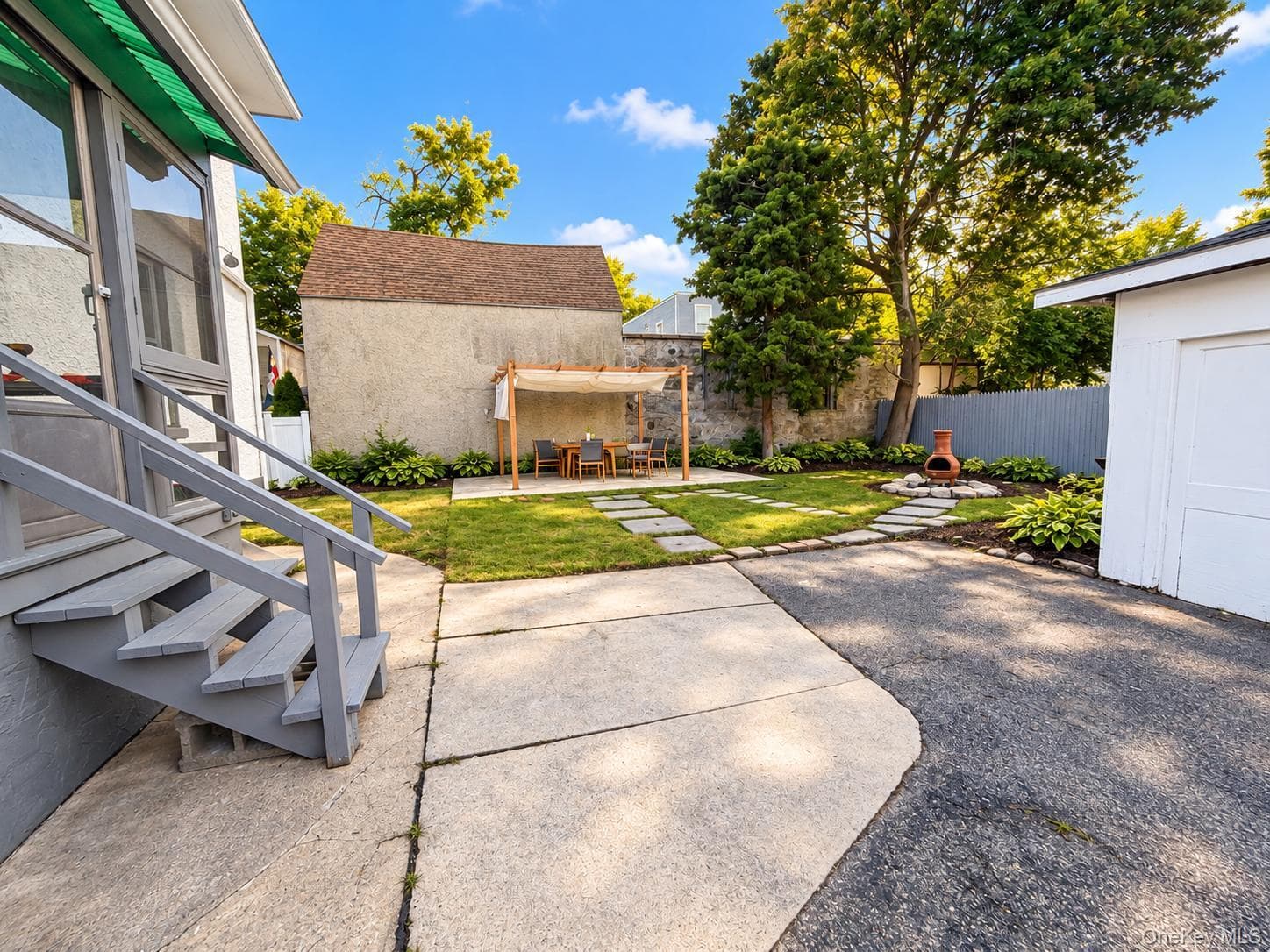 111 Rockne Road thumbnail 23