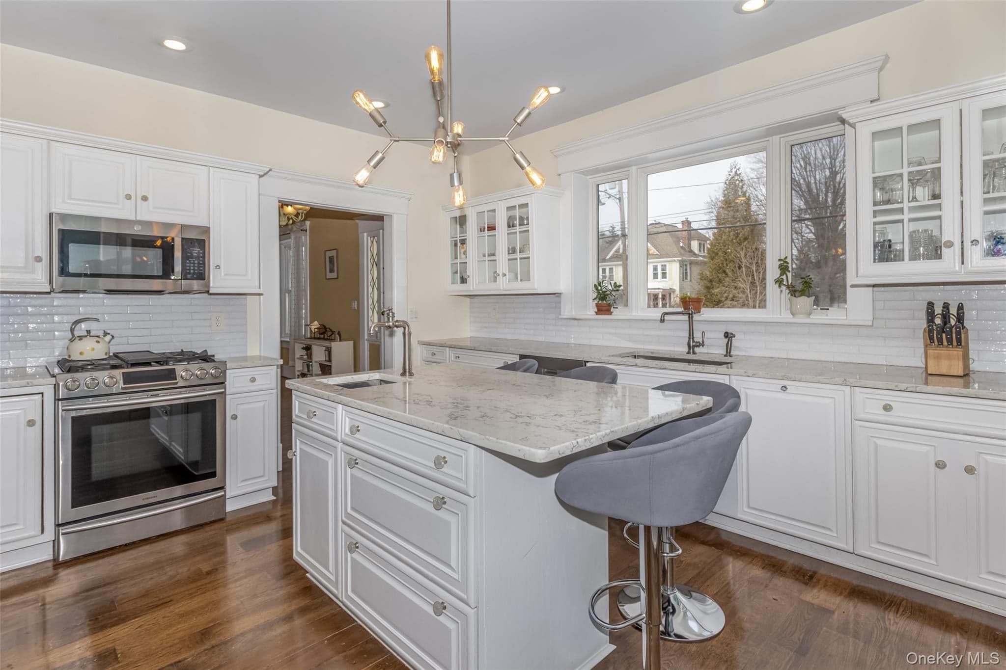 831 Wolcott Avenue thumbnail 9