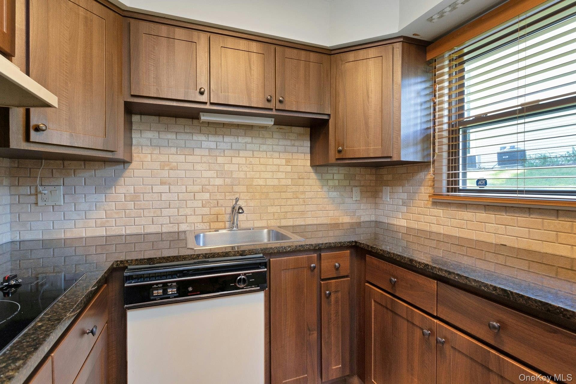 34 Warwick Place Unit: B thumbnail 14