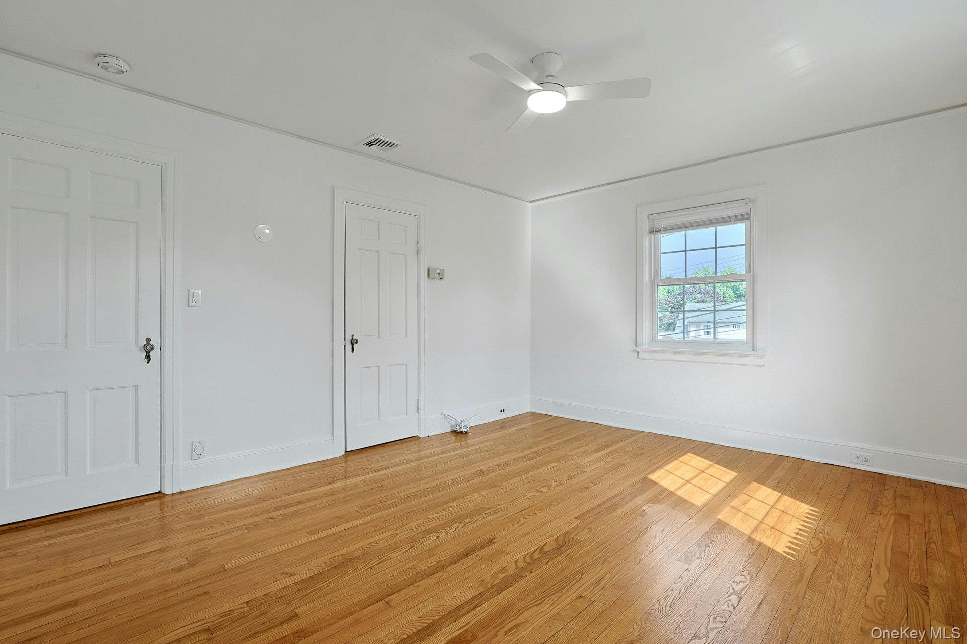 54 Bowman Avenue thumbnail 16