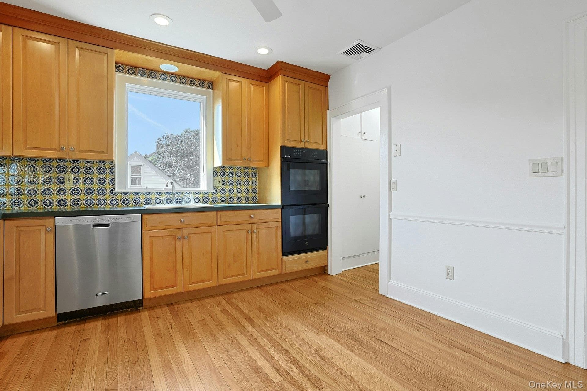 54 Bowman Avenue thumbnail 13