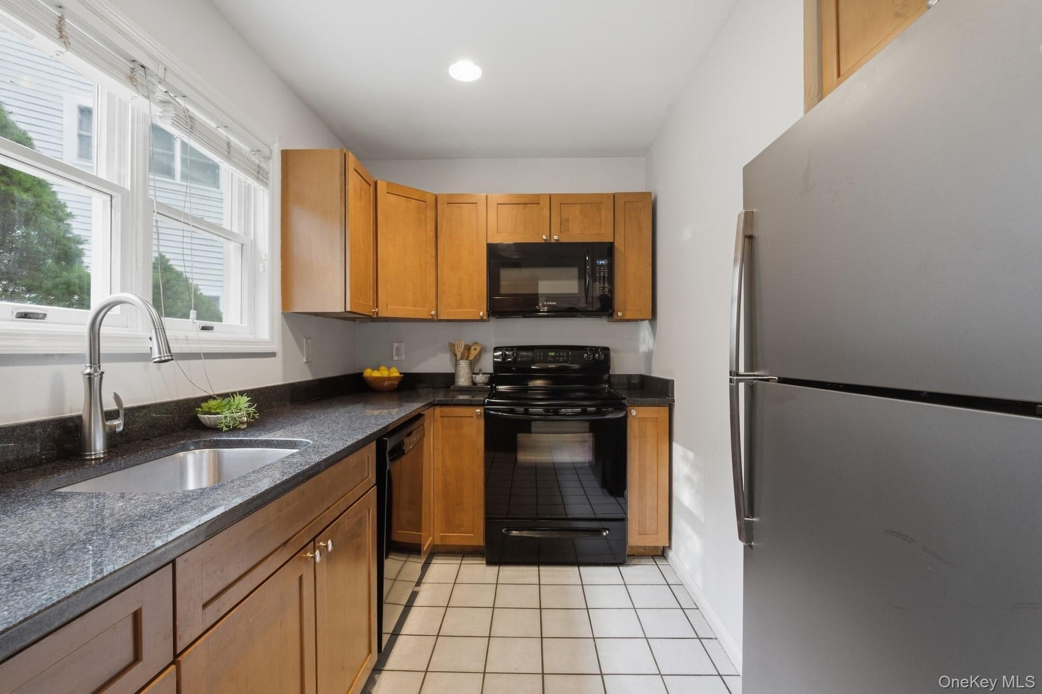 1452 Iroquois Street thumbnail 9