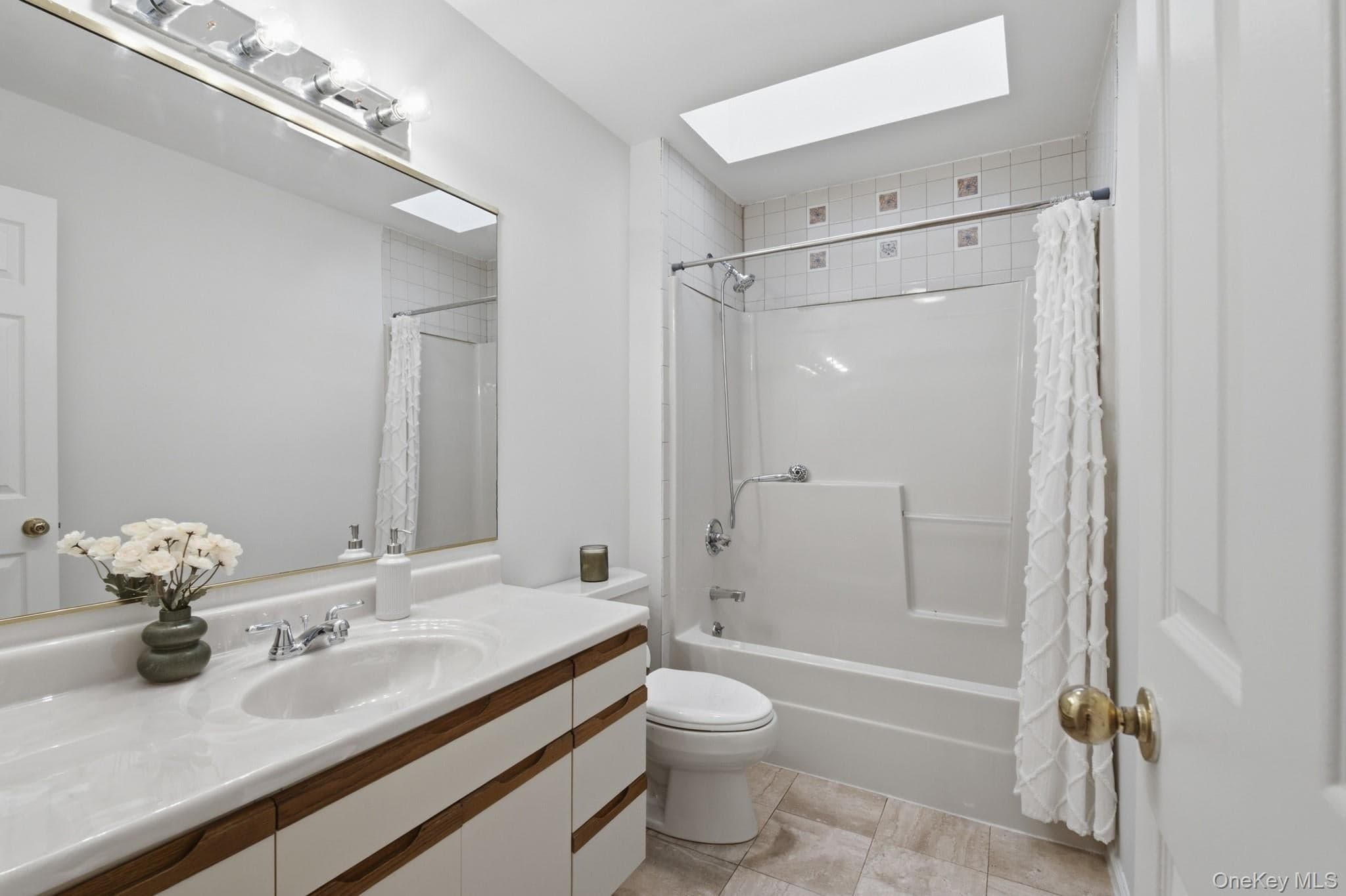 1452 Iroquois Street thumbnail 17