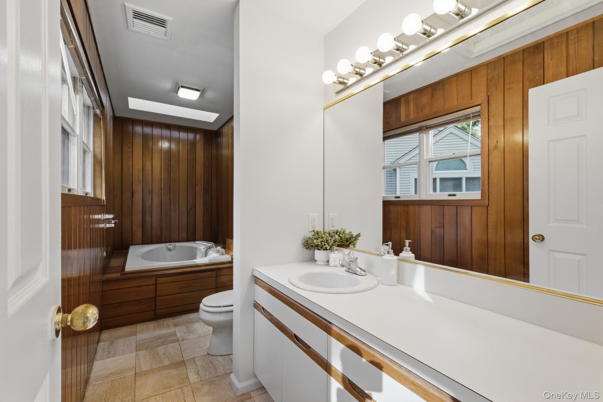 1452 Iroquois Street thumbnail 13