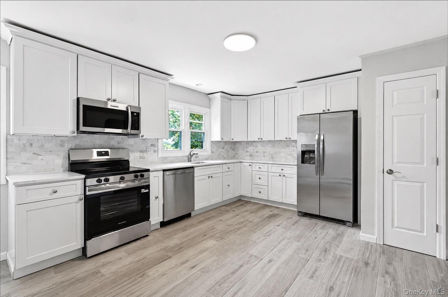 725 Peconic Lane thumbnail 7