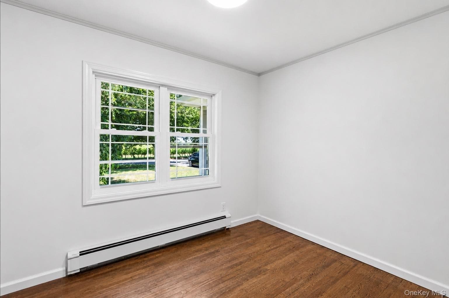 725 Peconic Lane thumbnail 9