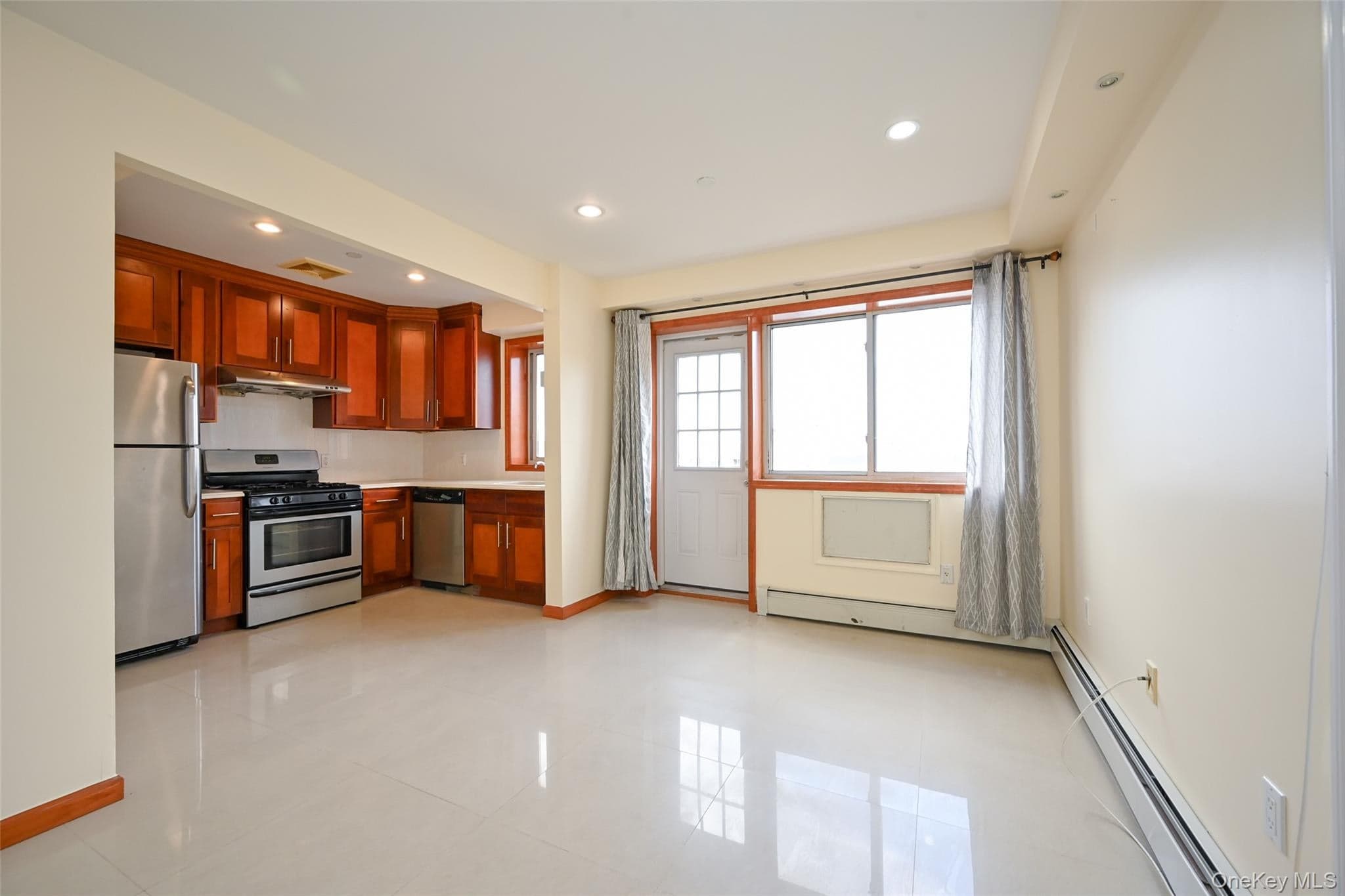 64-63 Austin Street St Unit: #6c thumbnail 5