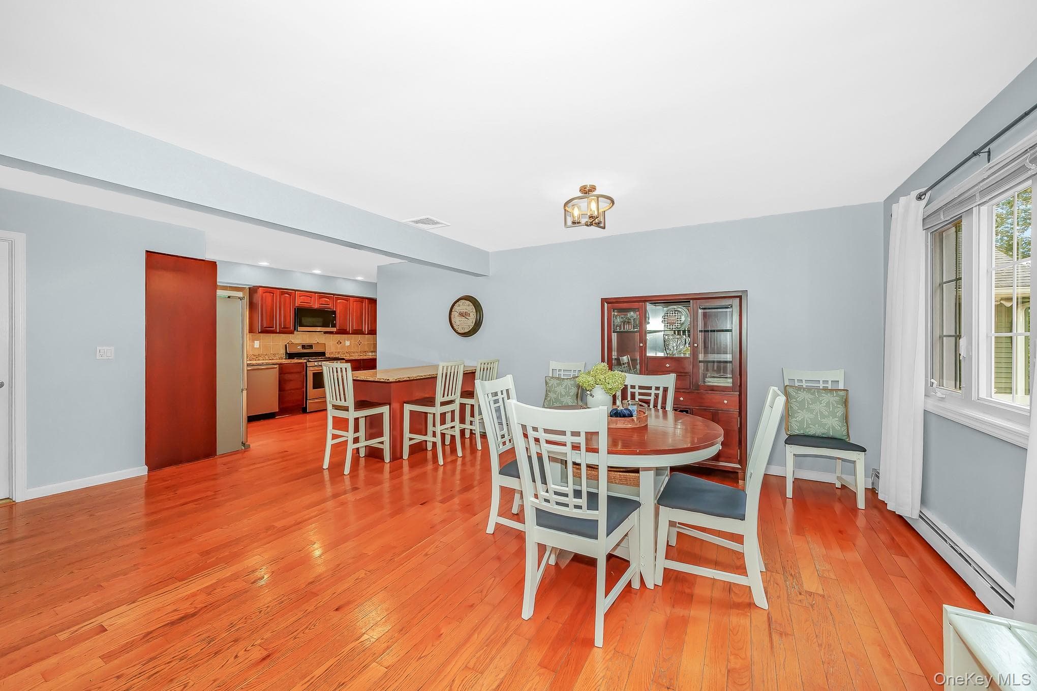 1675 Cornelius Avenue thumbnail 3