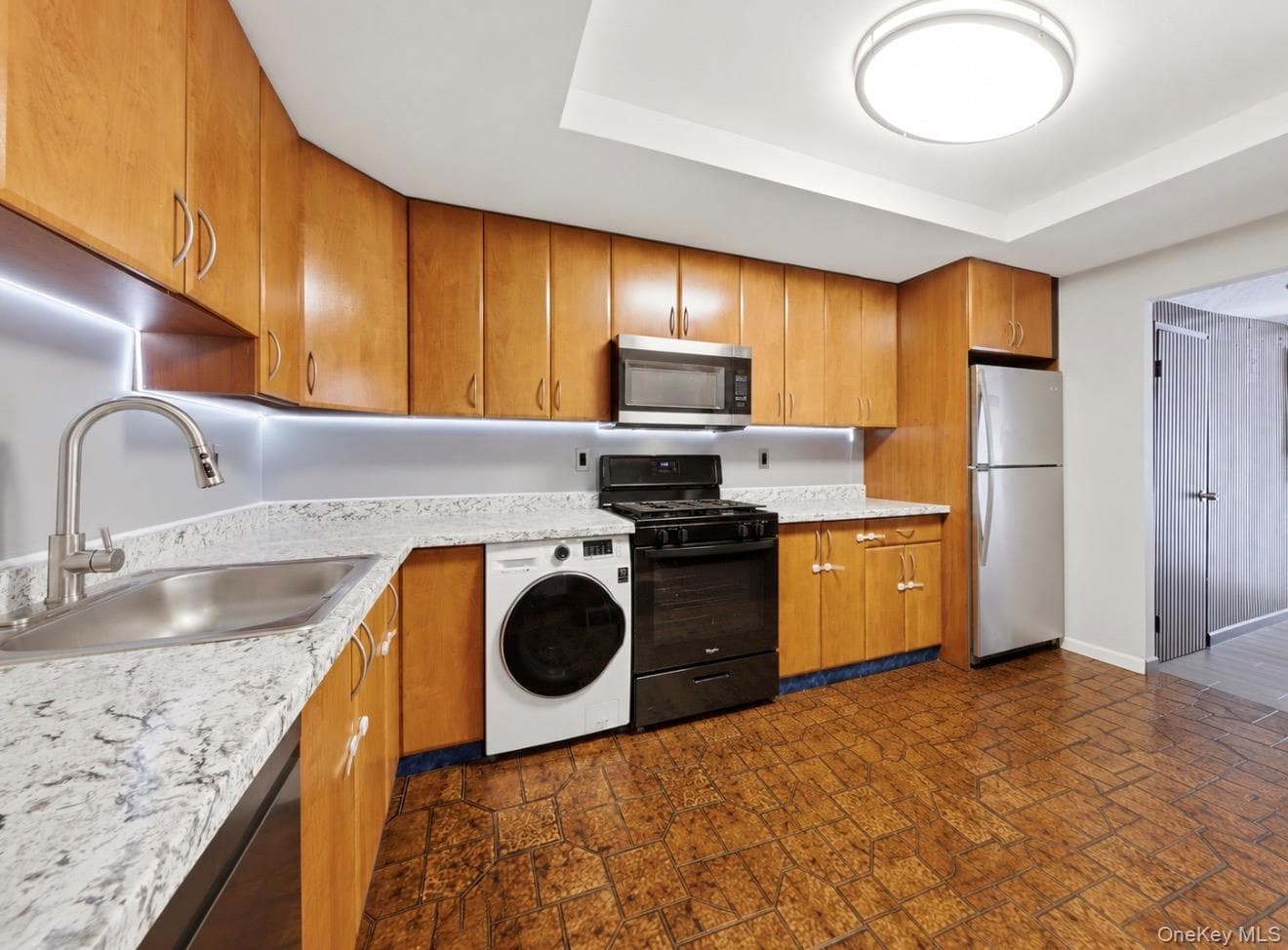 253 Newkirk Avenue thumbnail 9