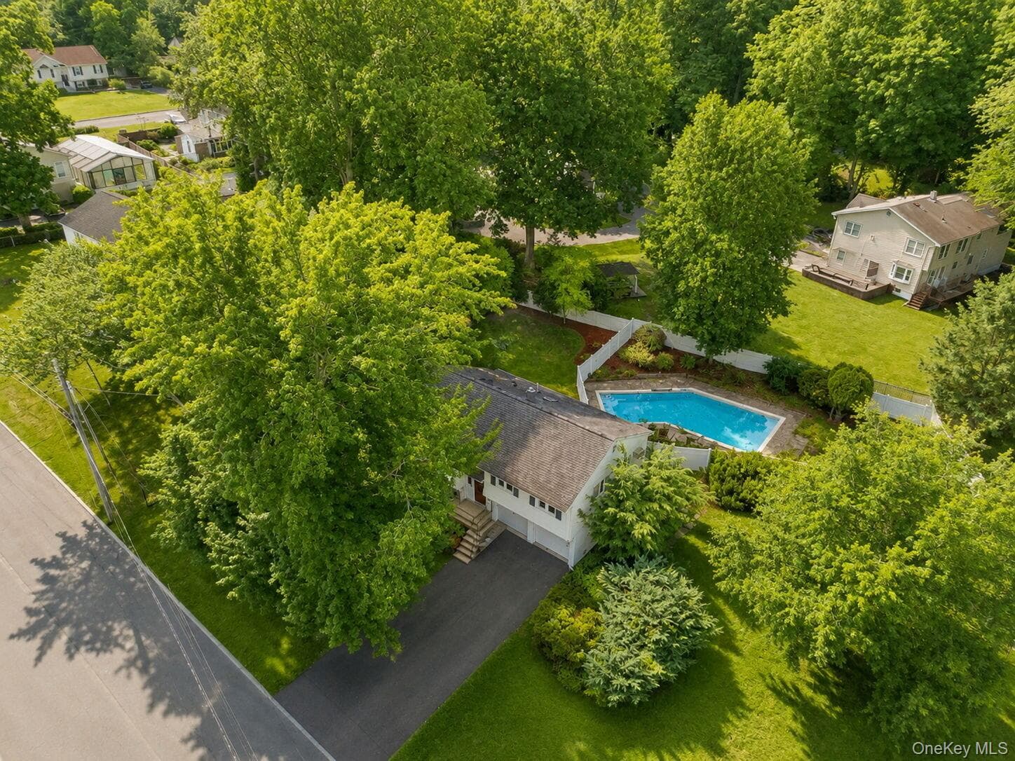 132 Hilltop Road thumbnail 3