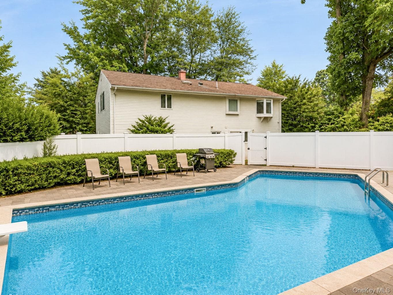 132 Hilltop Road thumbnail 14