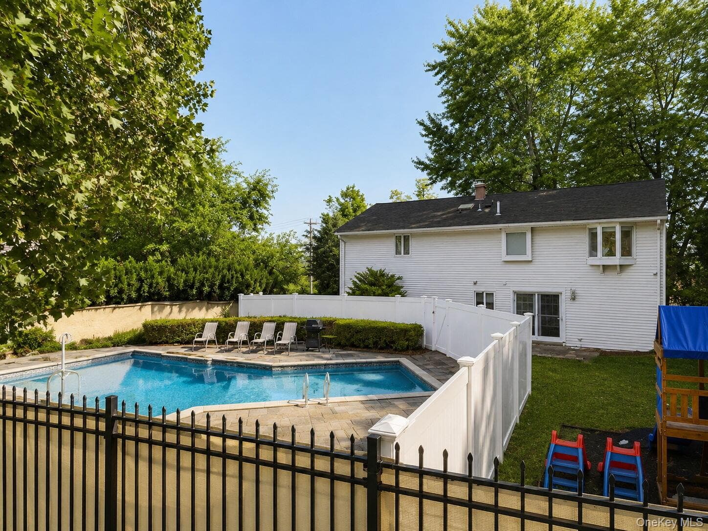 132 Hilltop Road thumbnail 13
