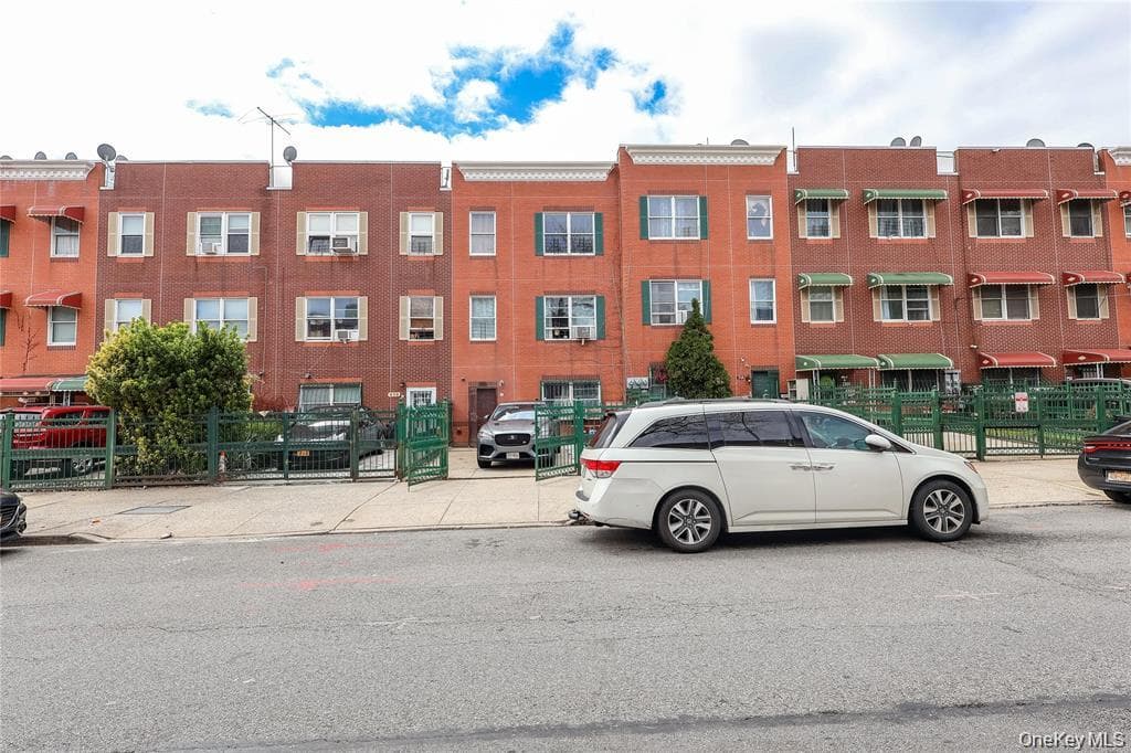 436 E 141st Street thumbnail 2