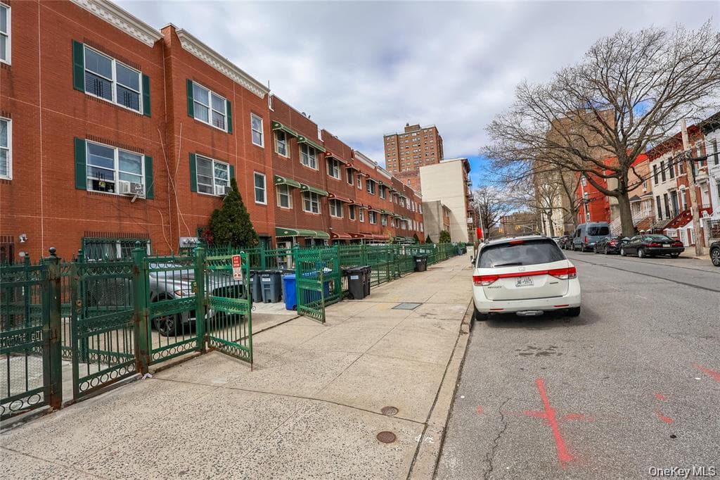 436 E 141st Street thumbnail 4