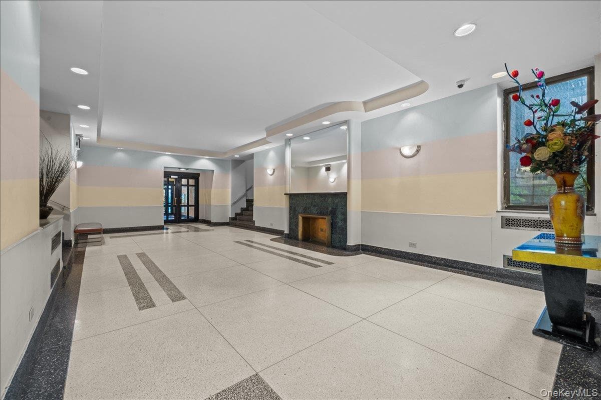 3015 Riverdale Avenue Unit: 6D thumbnail 2
