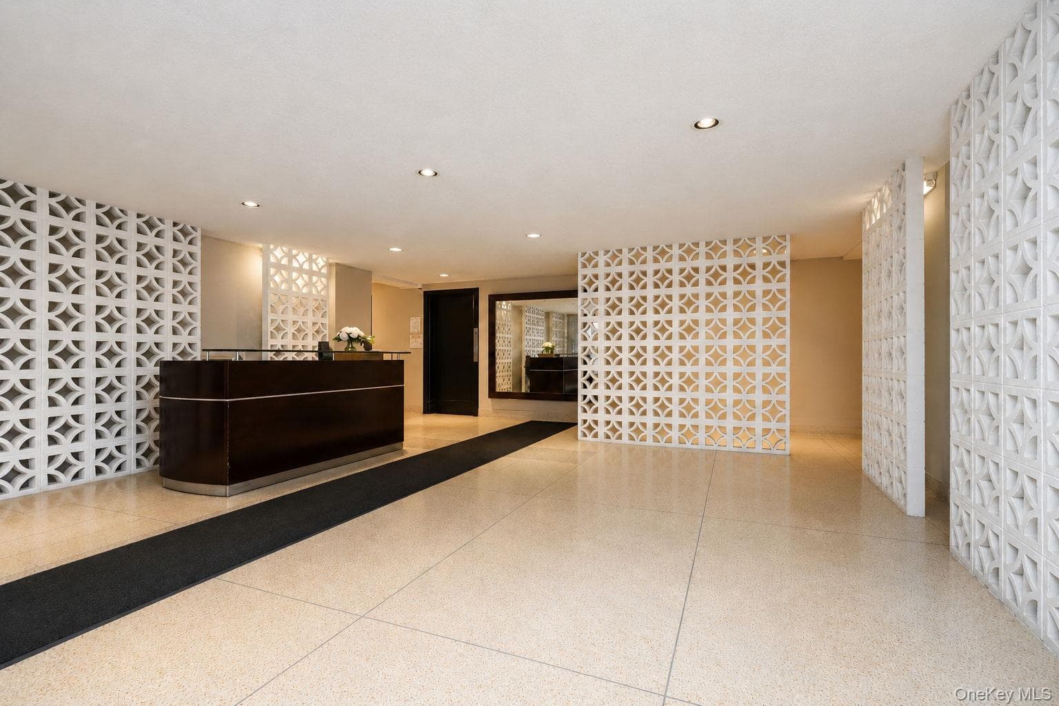 400 E 17th Street Unit: 304 thumbnail 4