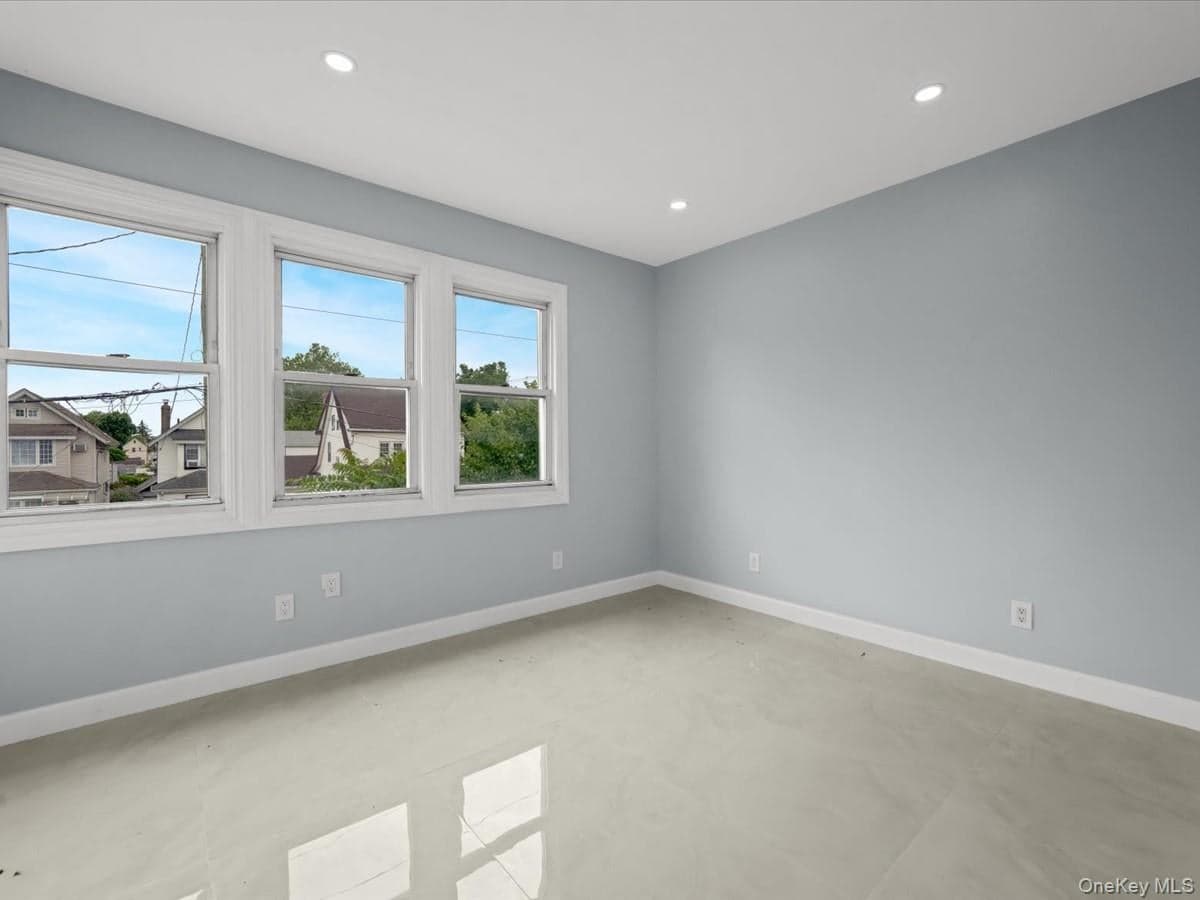 120-07 Linden Boulevard thumbnail 22