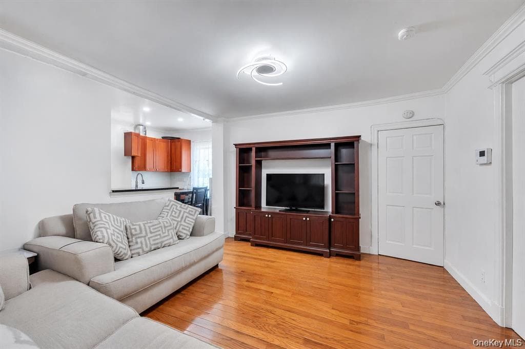 10530 Van Wyck Expressway thumbnail 13