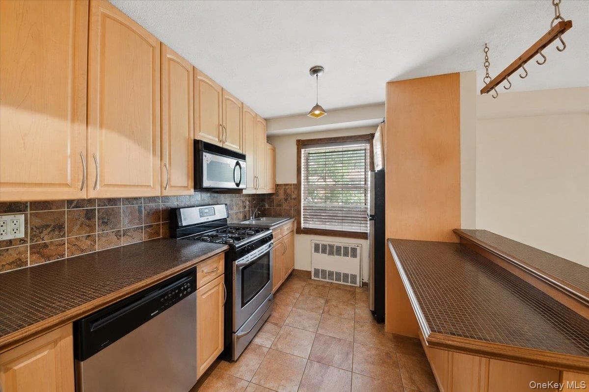 6291 Broadway Unit: A6 thumbnail 10