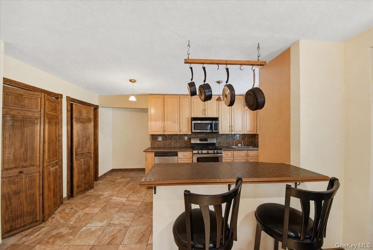 6291 Broadway Unit: A6 thumbnail 6