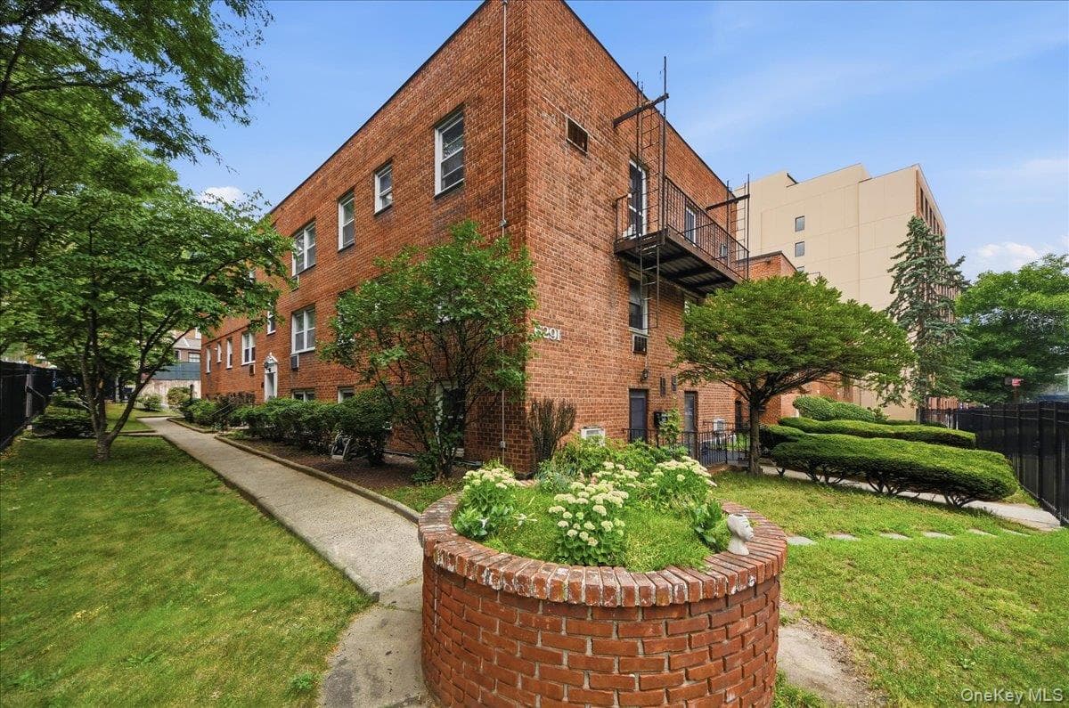 6291 Broadway Unit: A6 thumbnail 3