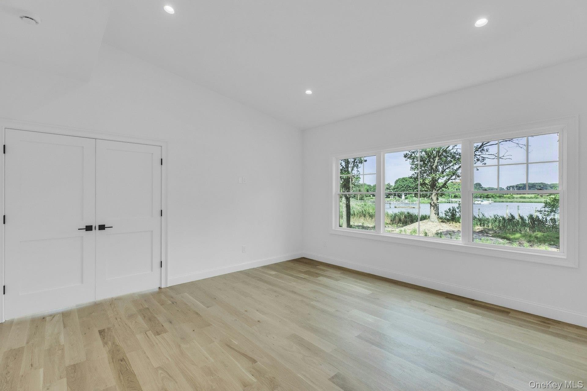 255 Peconic Bay Boulevard thumbnail 19