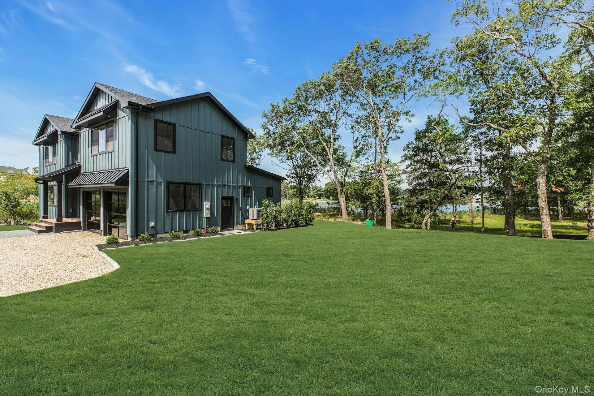 255 Peconic Bay Boulevard thumbnail 3