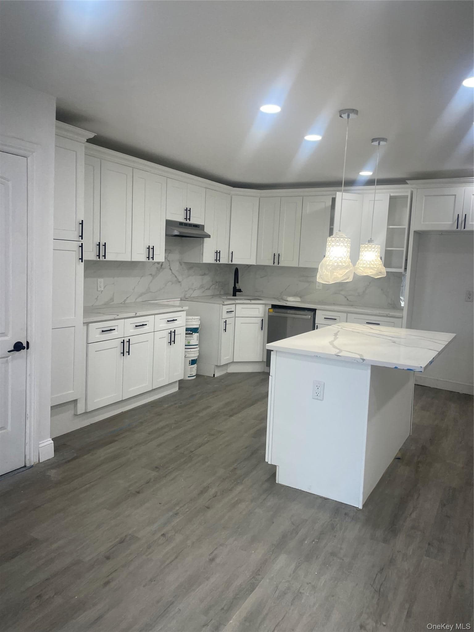 2323 Mott Avenue thumbnail 21