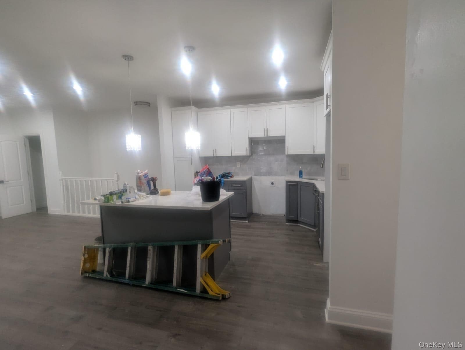 2323 Mott Avenue thumbnail 9