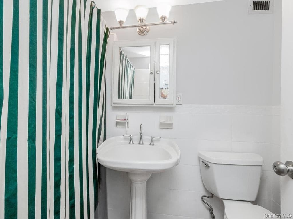 2 Fordham Hill Oval Unit: 5B thumbnail 14