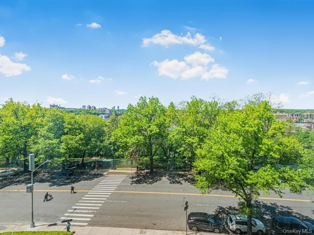 2 Fordham Hill Oval Unit: 5B thumbnail 17
