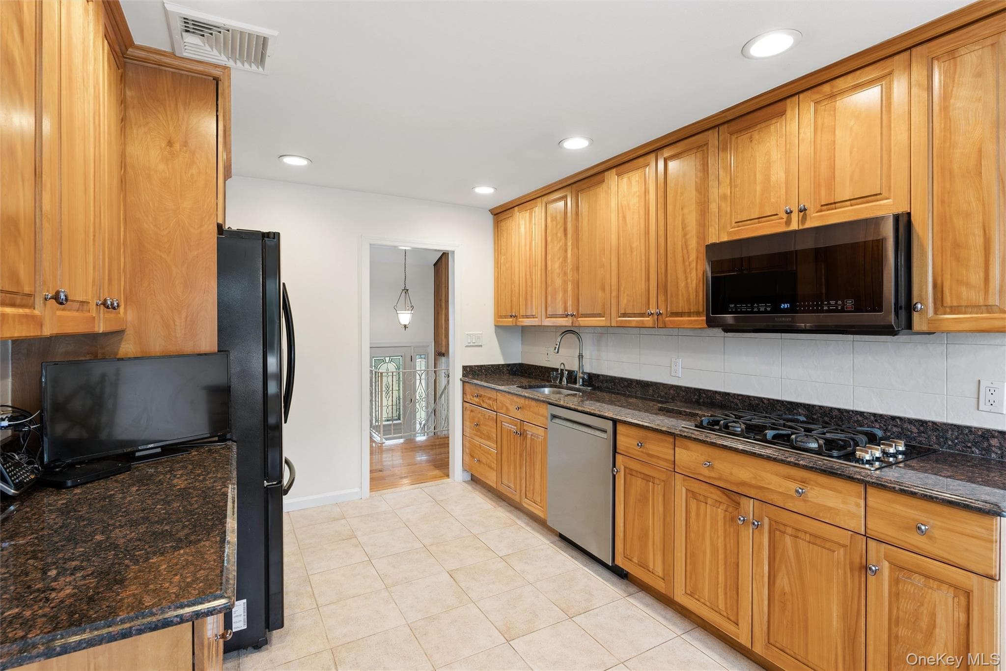 2919 Bond Drive thumbnail 5