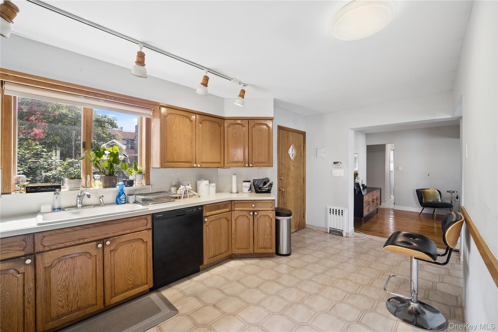89-16 Doran Avenue thumbnail 14