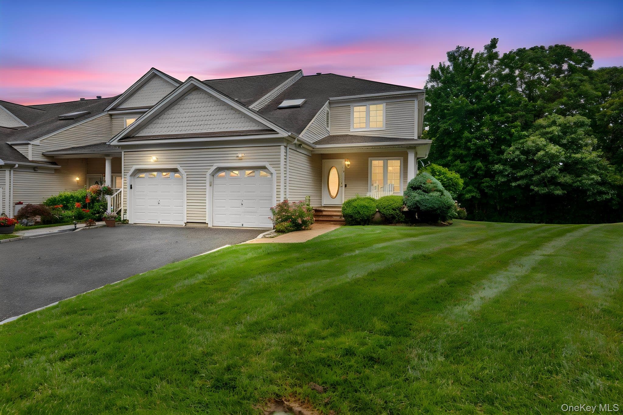 16 Lindbergh Circle Unit: 16, Huntington