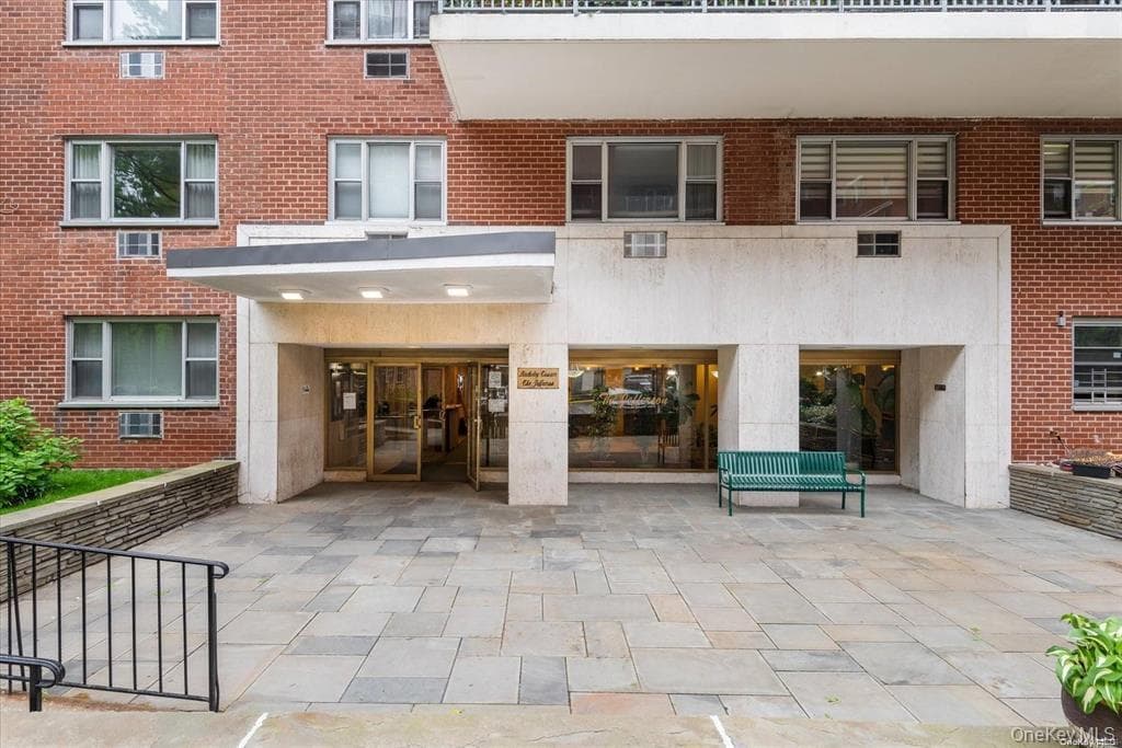 52-40 39 Drive Unit: 4U, Woodside