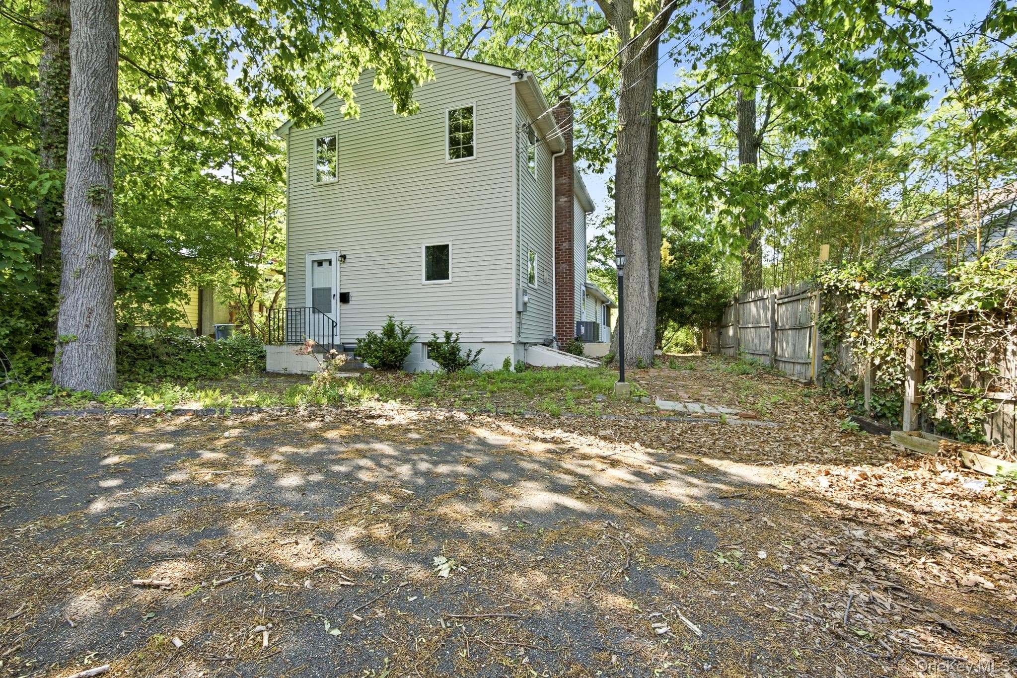 10 Woodland Lane, Huntington