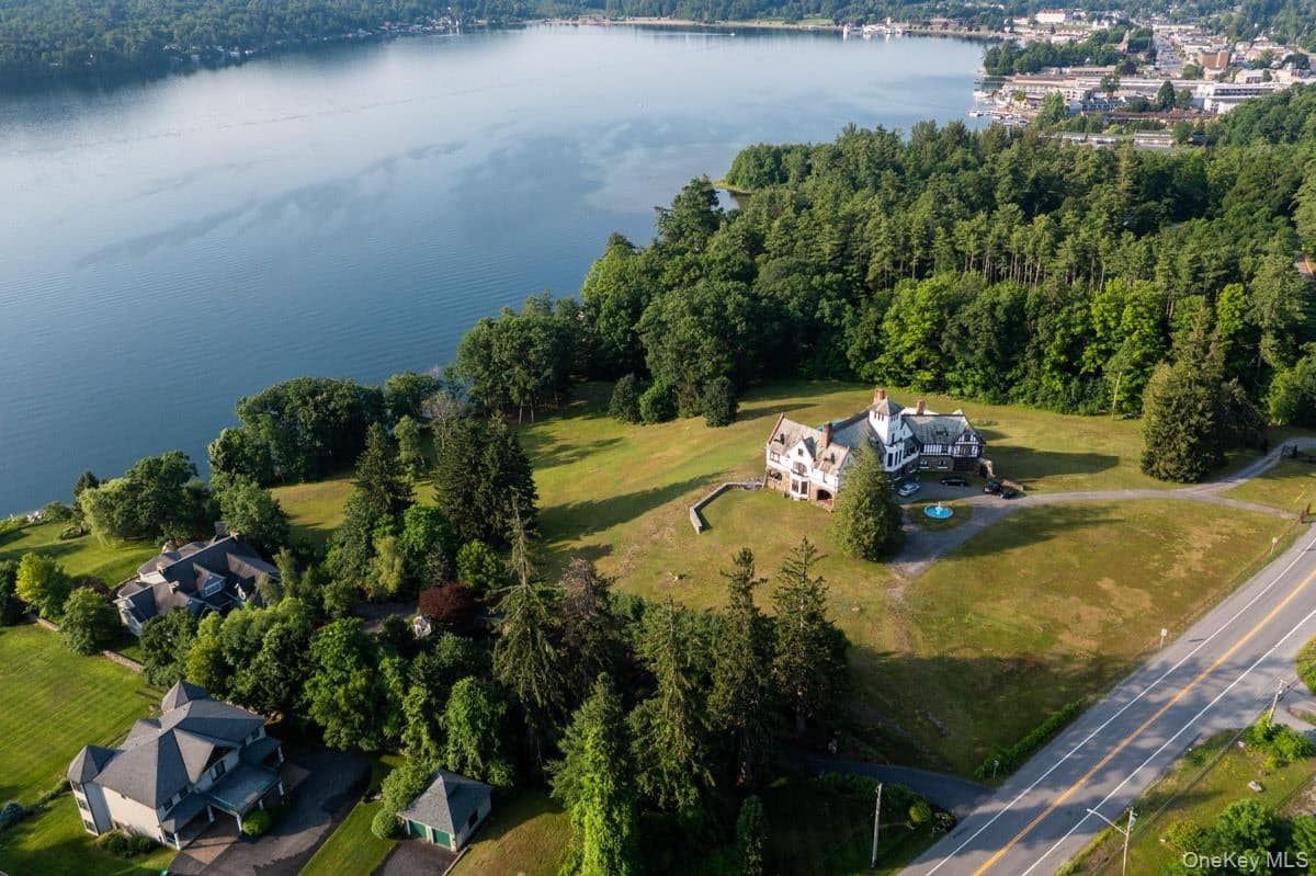 2978 Lakeshore Drive thumbnail 6
