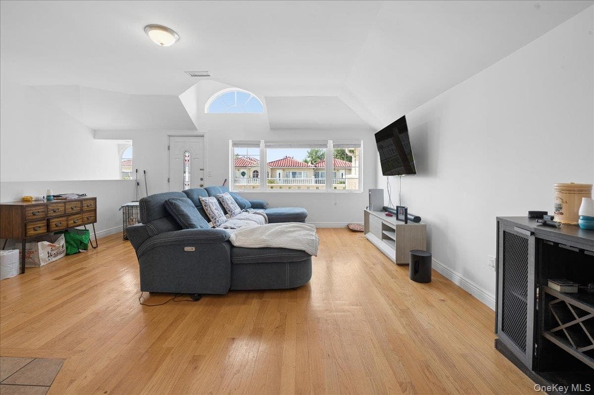 290 Zerega Avenue thumbnail 6