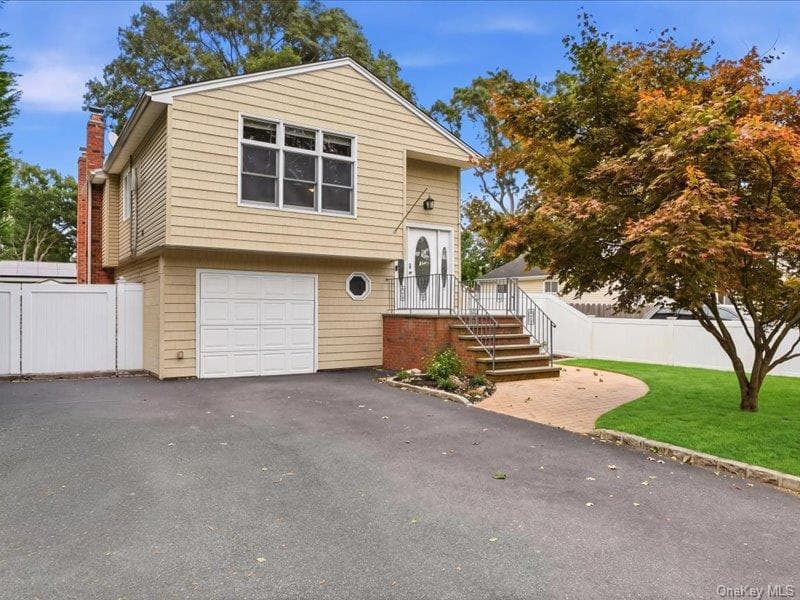 75 Lexington Road photo 1
