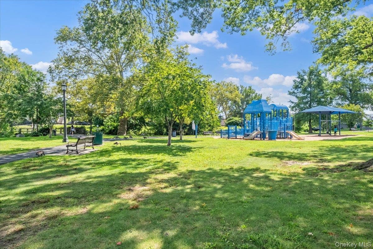 101 Sheldrake Place Unit: 20 thumbnail 3