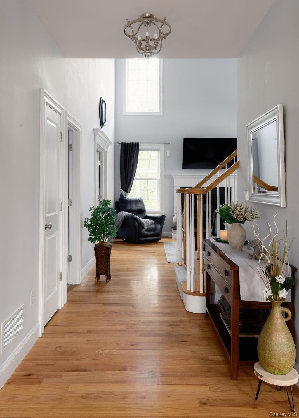 136 Stratford Drive thumbnail 4