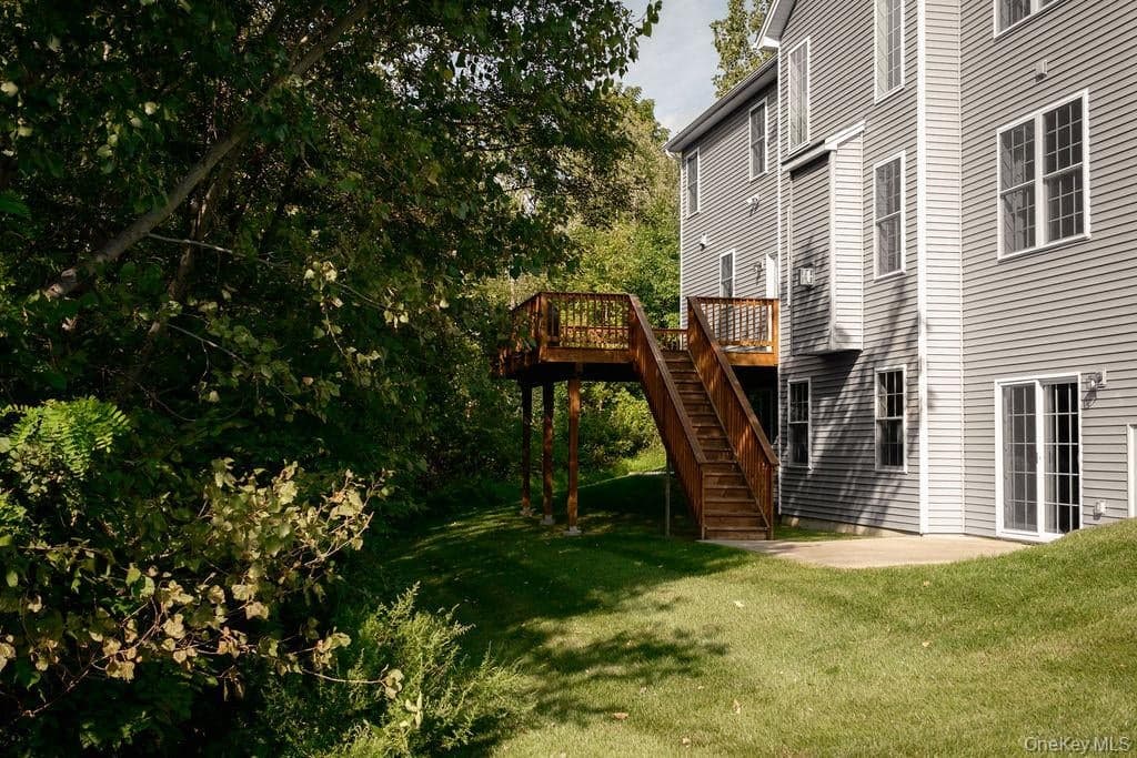 136 Stratford Drive thumbnail 29