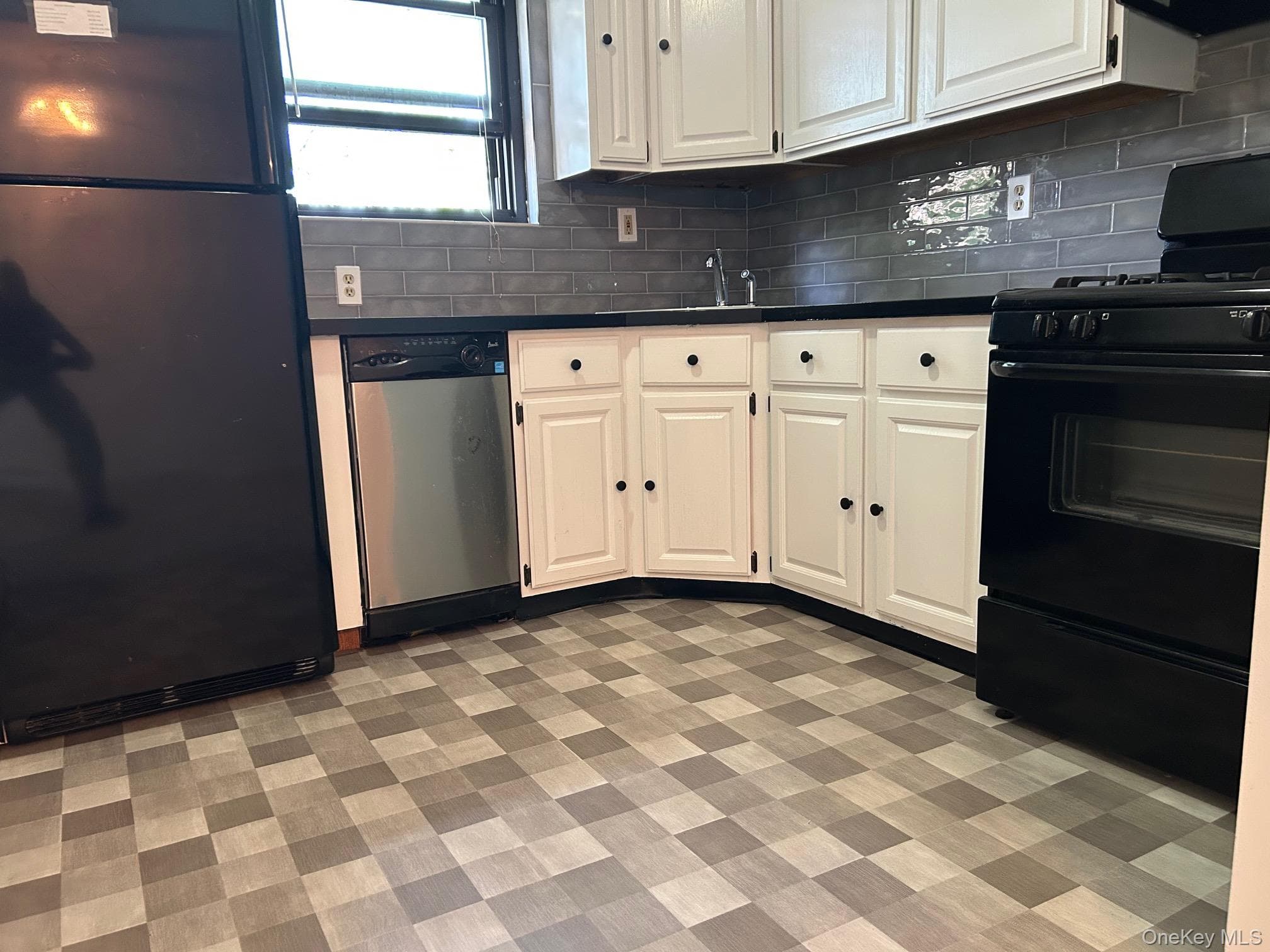 284 Sneden Place Unit: 284 thumbnail 2