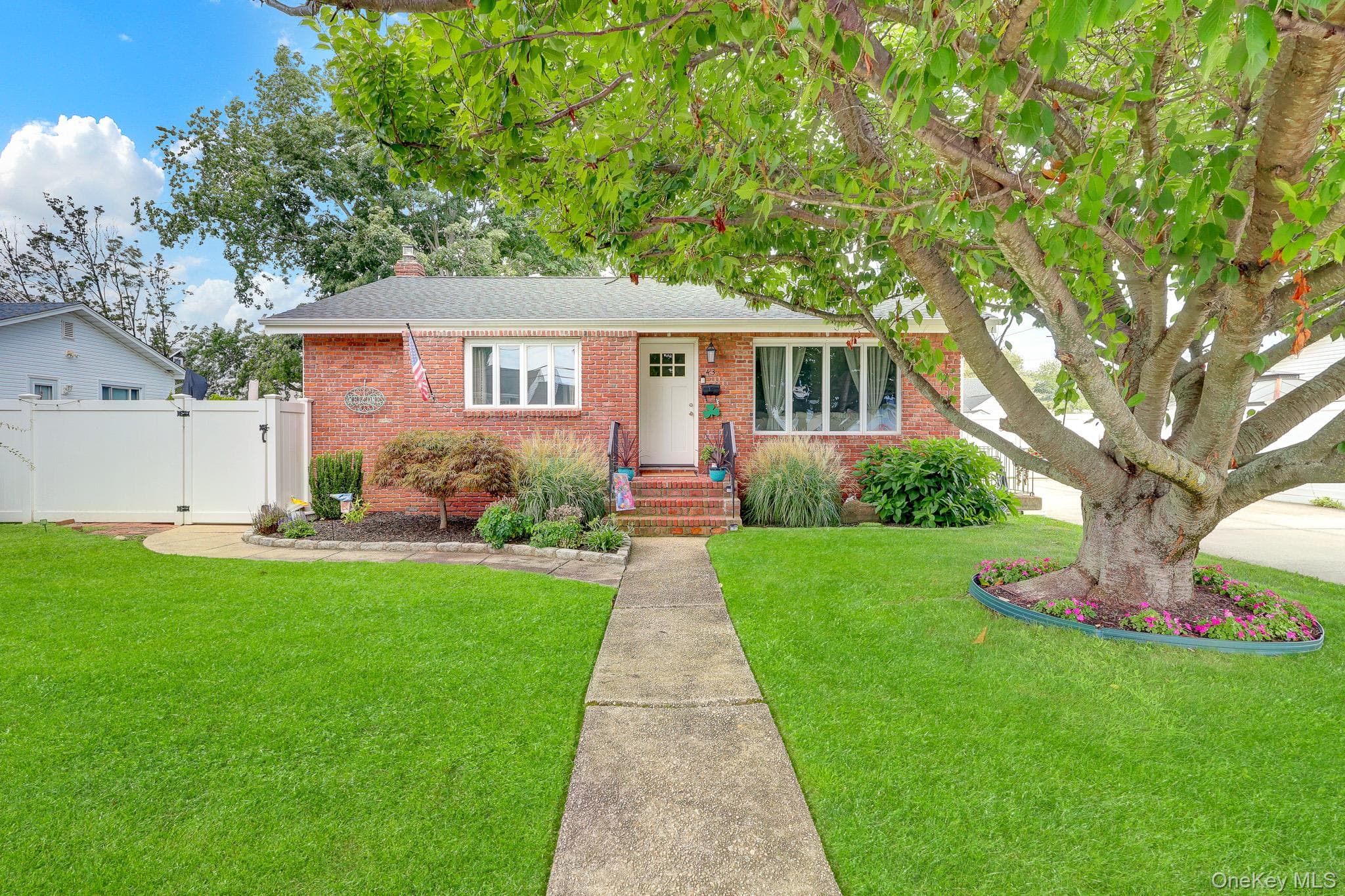 43 Manhattan Avenue, West Babylon