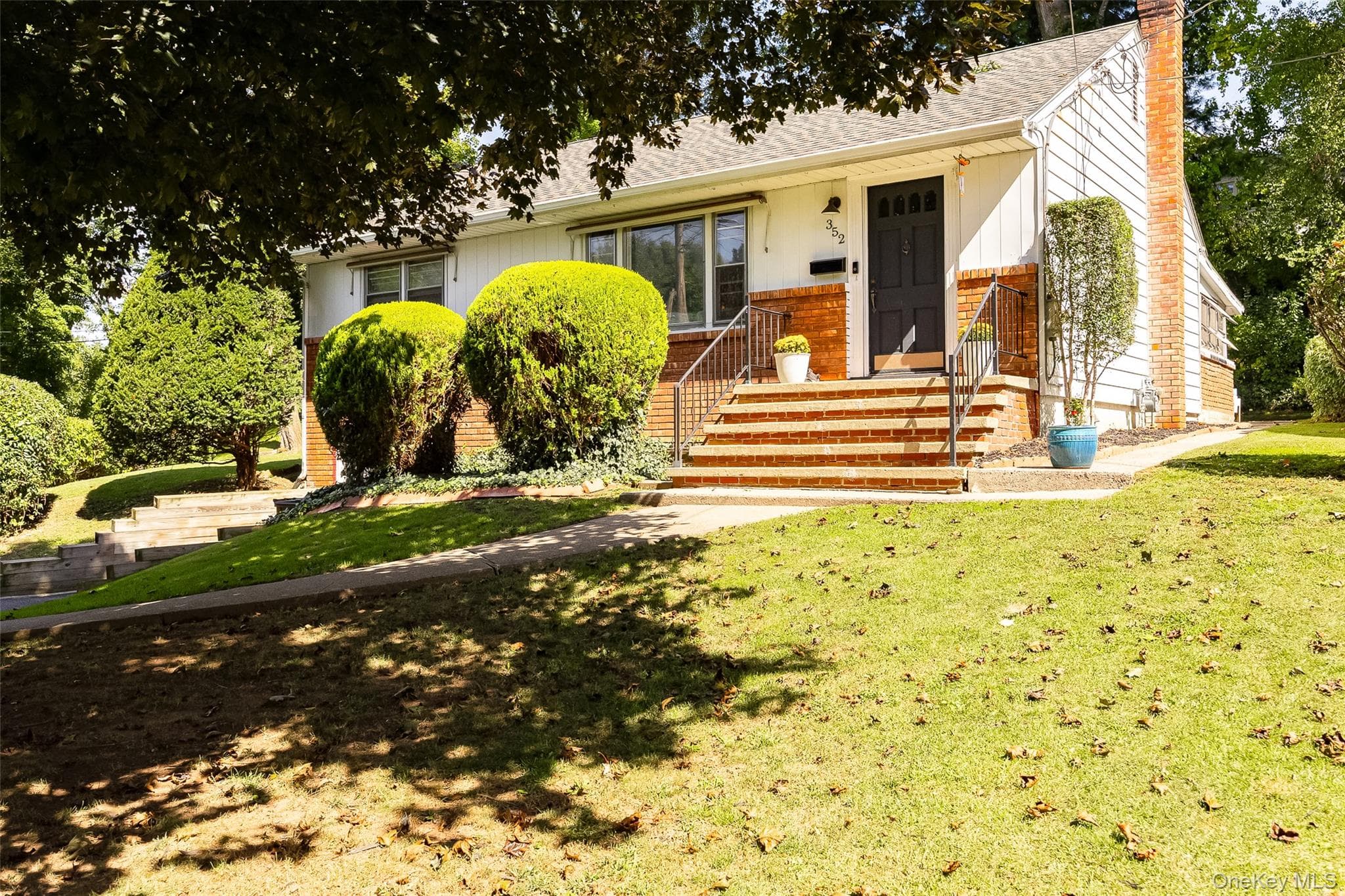 352 Clifton Avenue thumbnail 3