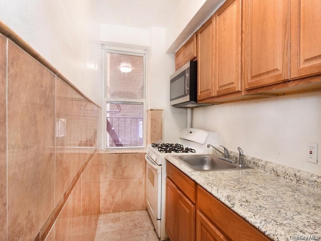 2191 Bolton St ST Unit: 3E thumbnail 4